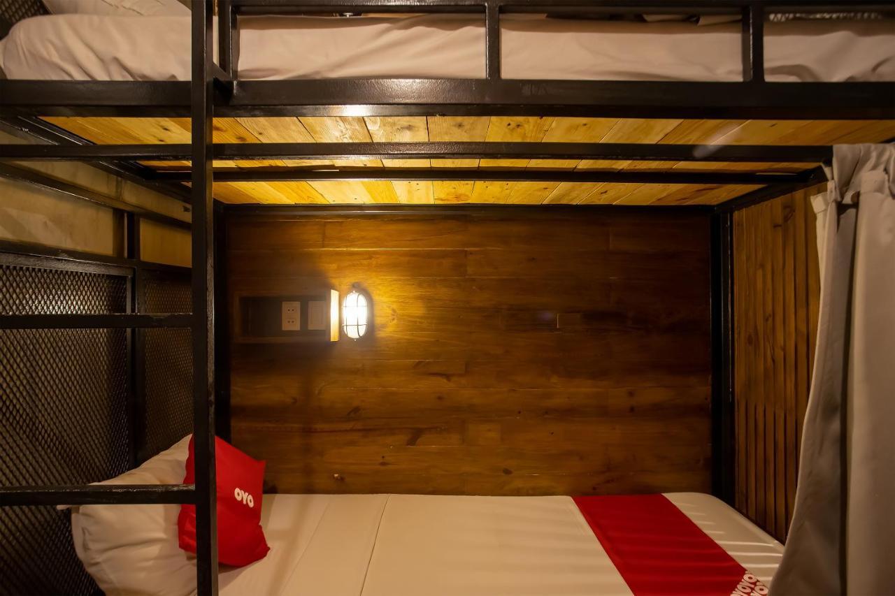 Oyo 821 Connector Hostel Makati City Kültér fotó