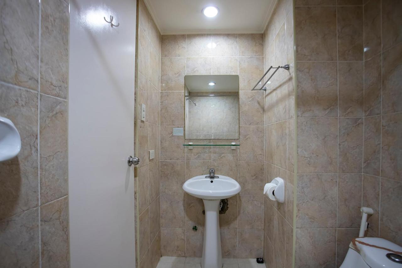 Oyo 821 Connector Hostel Makati City Kültér fotó