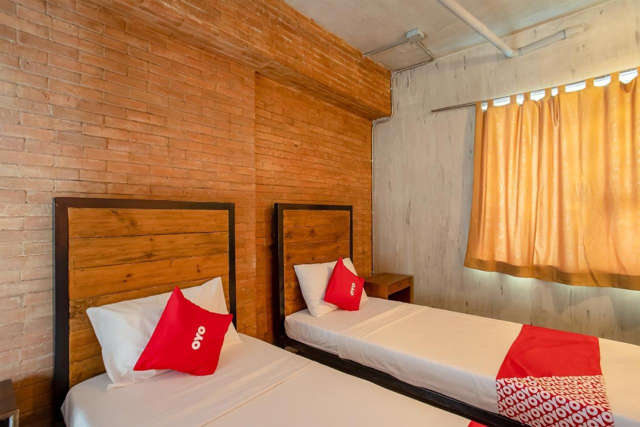 Oyo 821 Connector Hostel Makati City Kültér fotó
