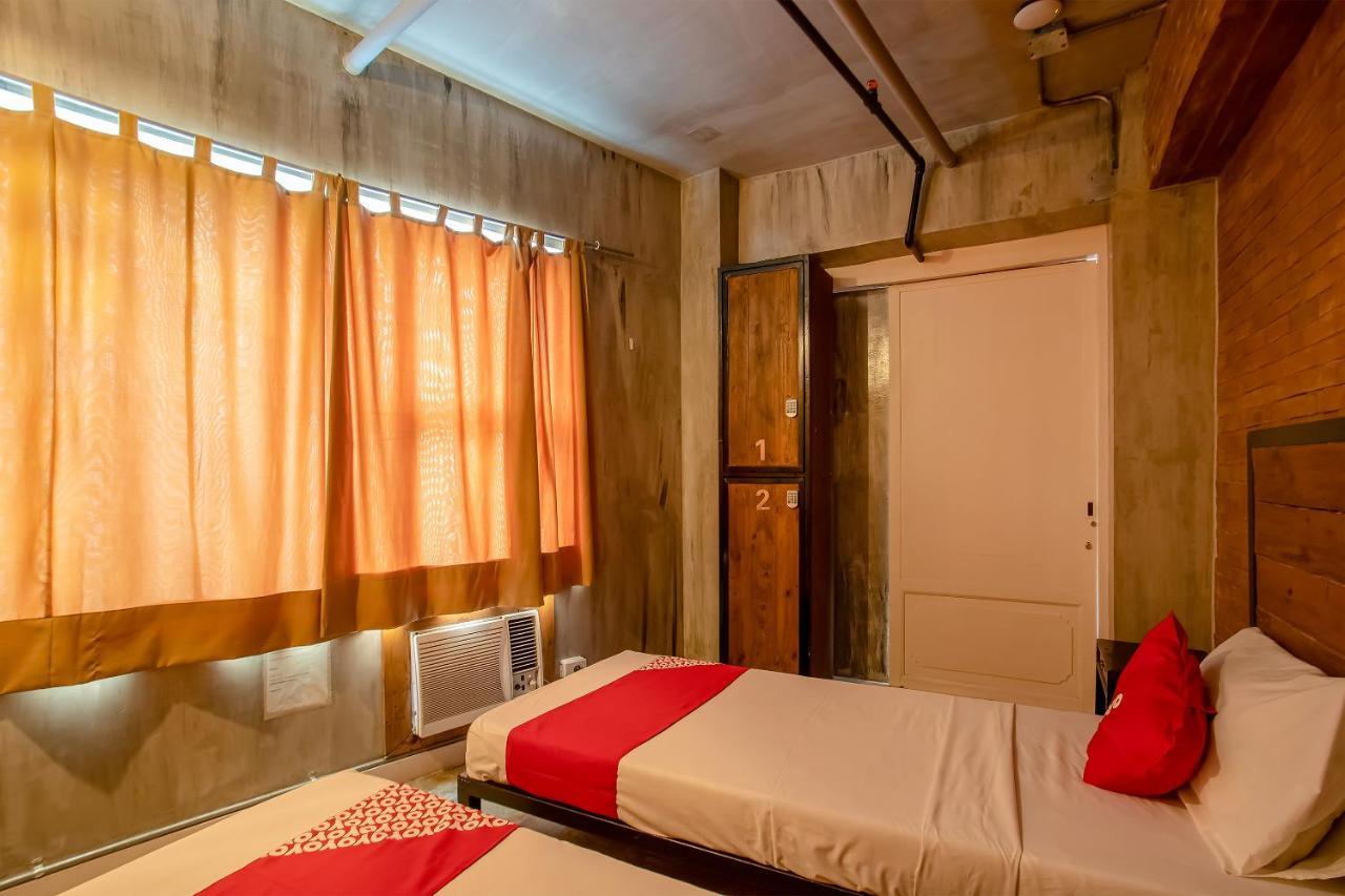 Oyo 821 Connector Hostel Makati City Kültér fotó