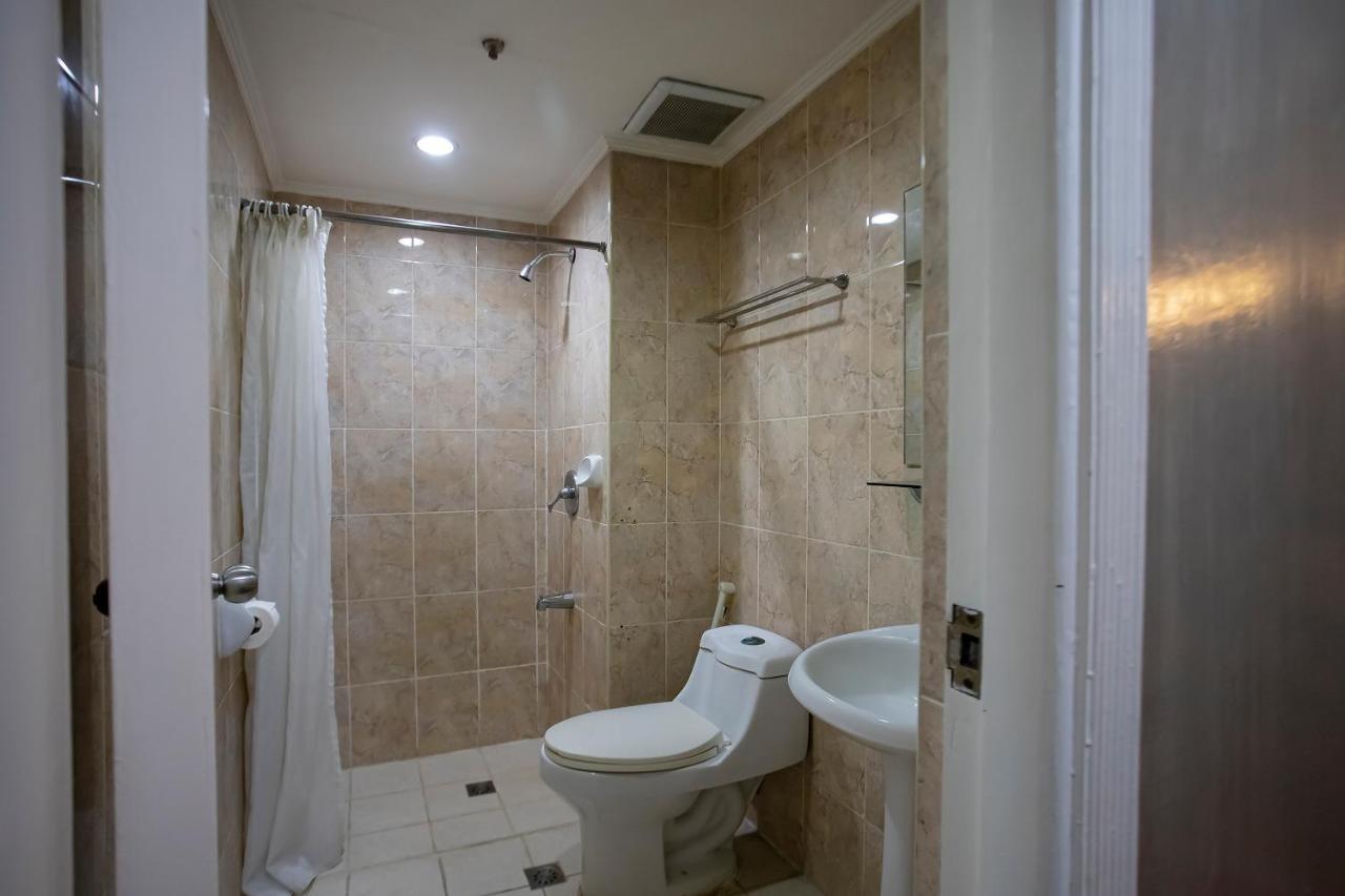 Oyo 821 Connector Hostel Makati City Kültér fotó
