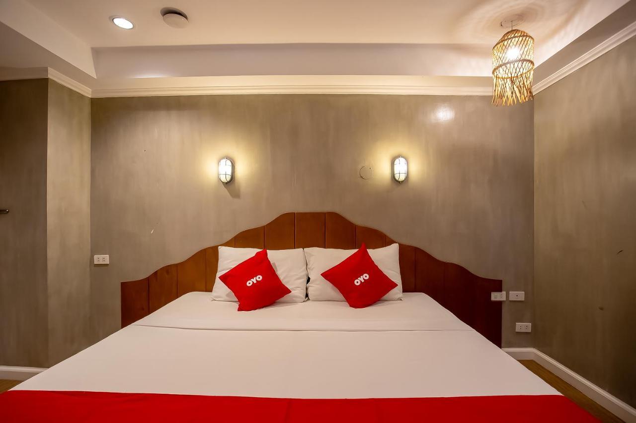 Oyo 821 Connector Hostel Makati City Kültér fotó