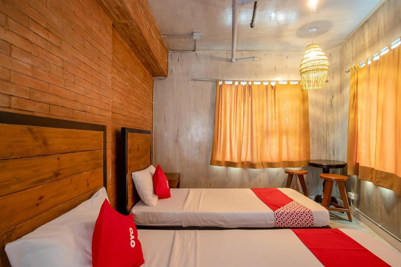 Oyo 821 Connector Hostel Makati City Kültér fotó